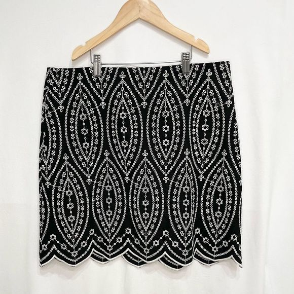 Loft Accent Skirt - Picture 4 of 6